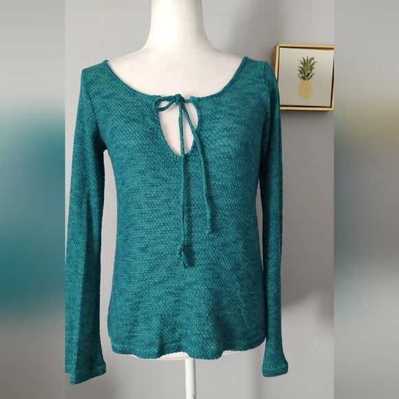 Hangten sweater size small color green fit and flare v neck good condition Soft - Picture 2 of 8